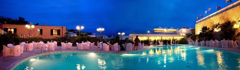 Hotel Ristorante Panoramico Castro  Eksteriør bilde