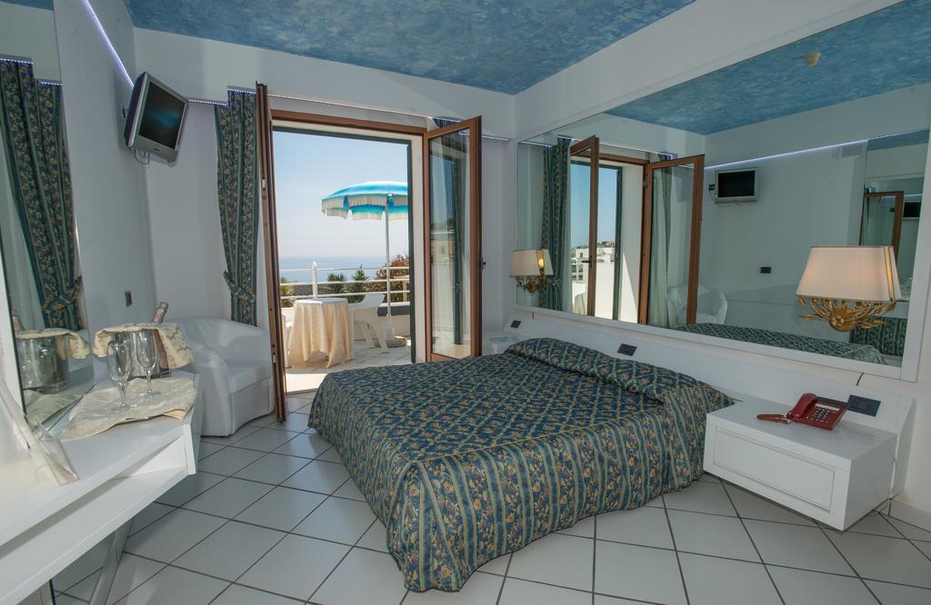 Hotel Ristorante Panoramico Castro  Eksteriør bilde